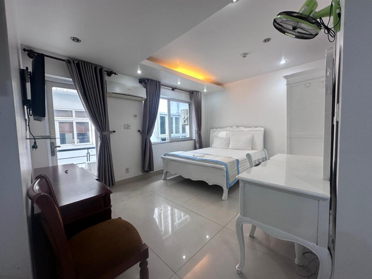 Laguna Hotel 3*